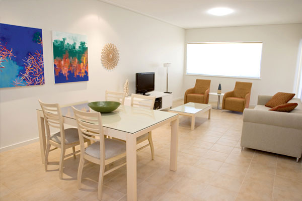 Broadwater Mariner Resort, Geraldton - Dining and Lounge Room
